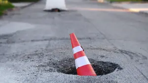 Desarrollan asfalto inteligente que se repara automáticamente