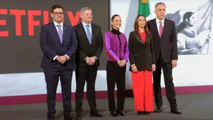 CEO de Netflix anuncia inversión millonaria en México