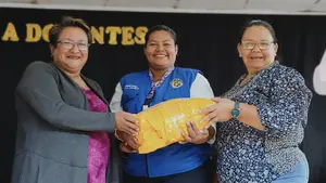 El MINED entrega material escolar a docentes de Diriamba