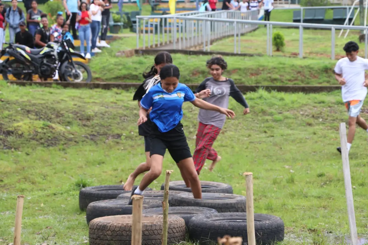 Uraccan celebran el día del amor y la amistad con reto deportivo