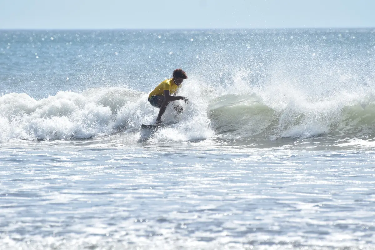 Playa El Tránsito acoge el circuito nacional de Surf 2025 con gran éxito