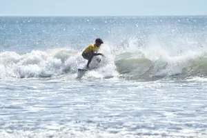 Playa El Tránsito acoge el circuito nacional de Surf 2025 con gran éxito