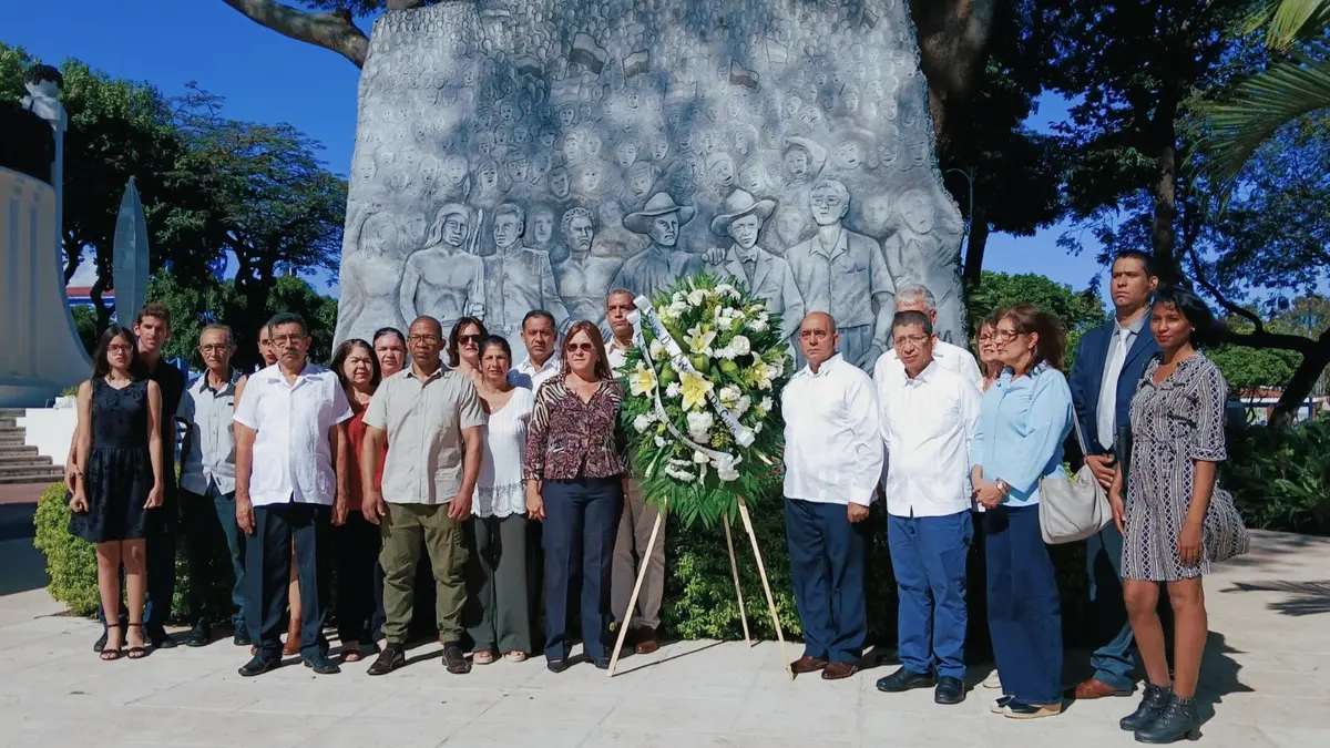 Delegación cubana honra a Sandino en su 91 aniversario
