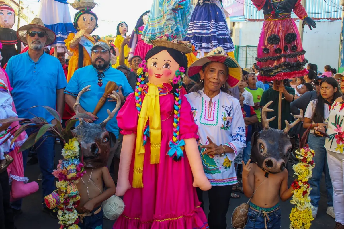Masaya celebra su identidad con un derroche cultural en el desfile de gigantografía
