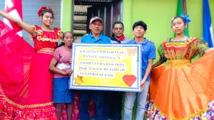 Seis familias reciben viviendas seguras y bonitas en El Rosario