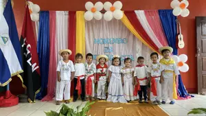 Niños de Macuelizo rinden homenaje a Monimbó con trajes típicos