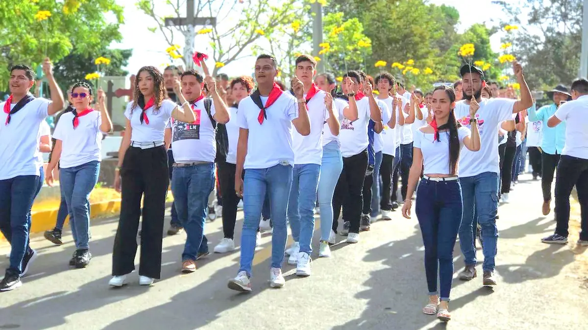 Juventud rinde tributo a Camilo Ortega con ofrenda floral