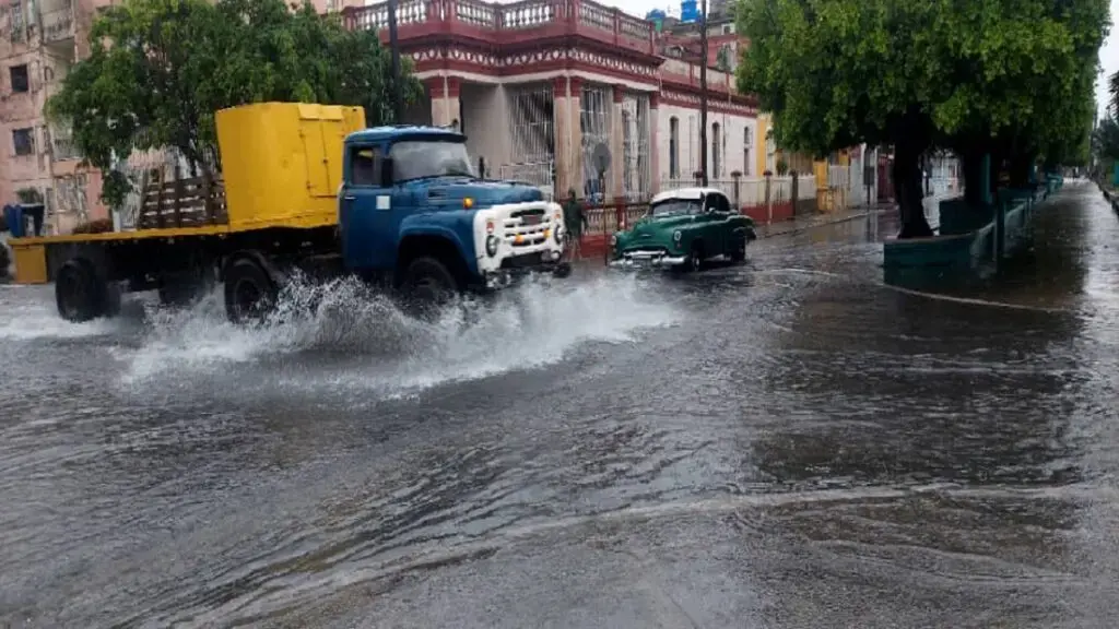 Fuertes precipitaciones azotan el occidente de Cuba y causan inundaciones