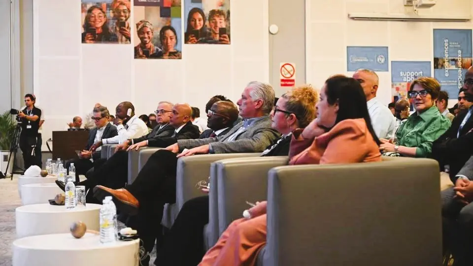 Presidente Díaz-Canel asiste a cumbre sobre empoderamiento digital juvenil