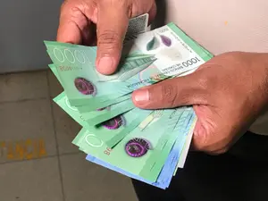 Trabajadores del Minsa celebran el pago adelantado de su salario