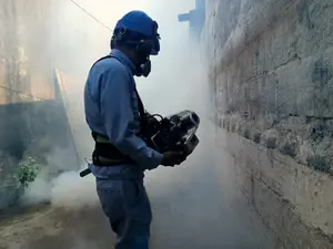 Barrio Américas 1 recibe fumigación para reducir el mosquito en la zona