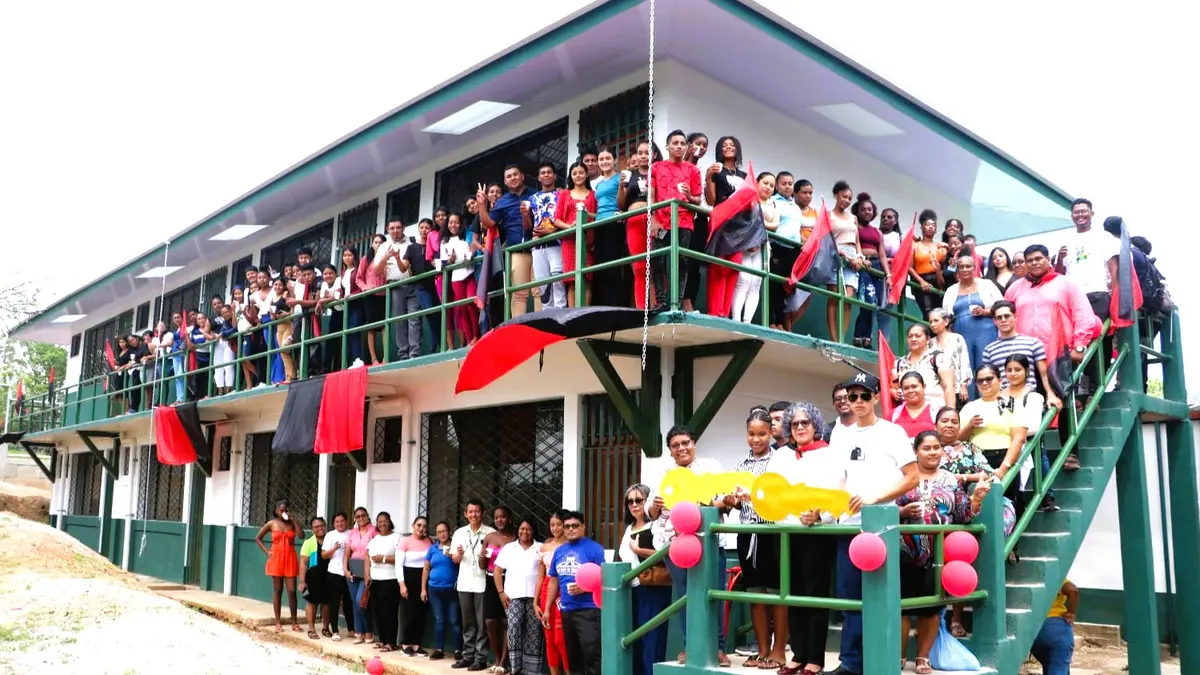 Estudiantes de la Costa Caribe Sur estrenan residencia estudiantil