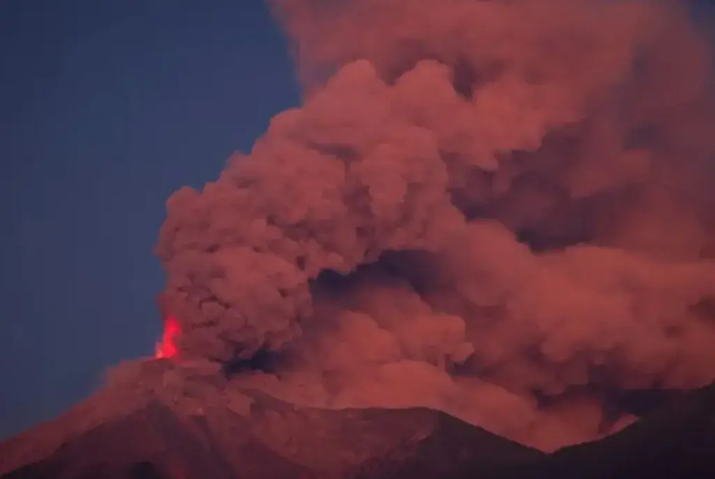 Guatemala refuerza medidas de protección ante erupción del Volcán de Fuego