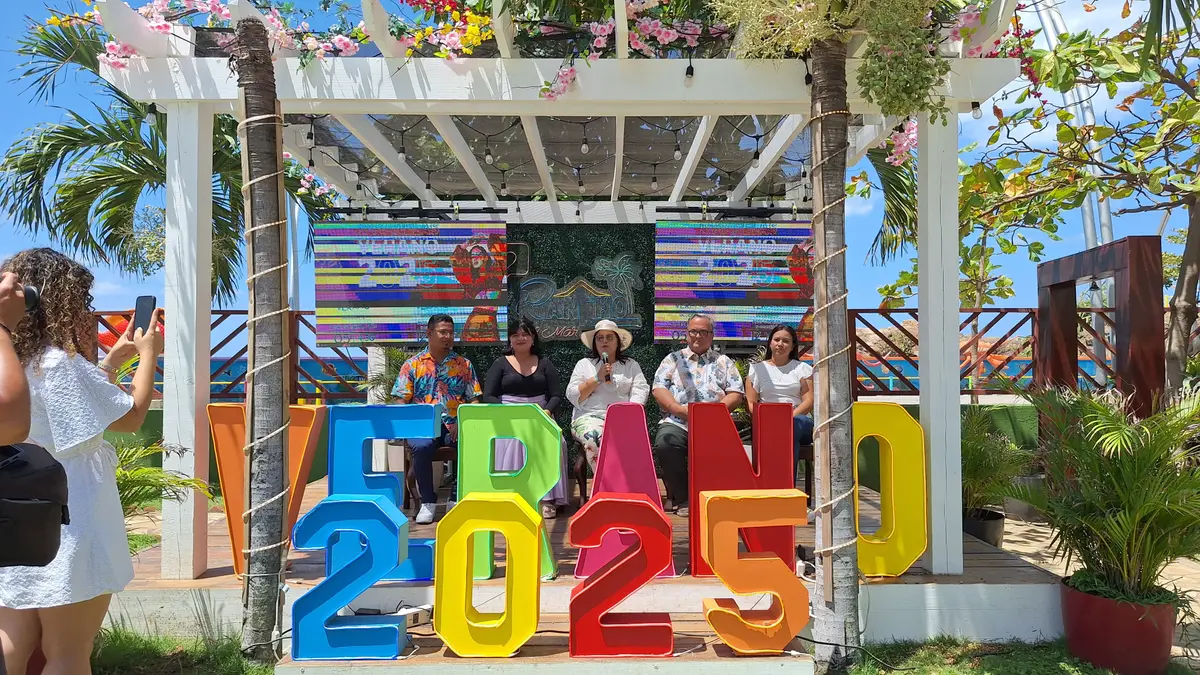 León Arte y Moda: Presenta pasarela Verano 2025 en playa Las Peñitas