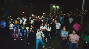 Caminata de las velas honra a héroes revolucionarios en León