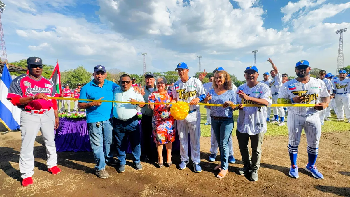 Inauguran primera etapa de la rehabilitación del estadio en Chinandega