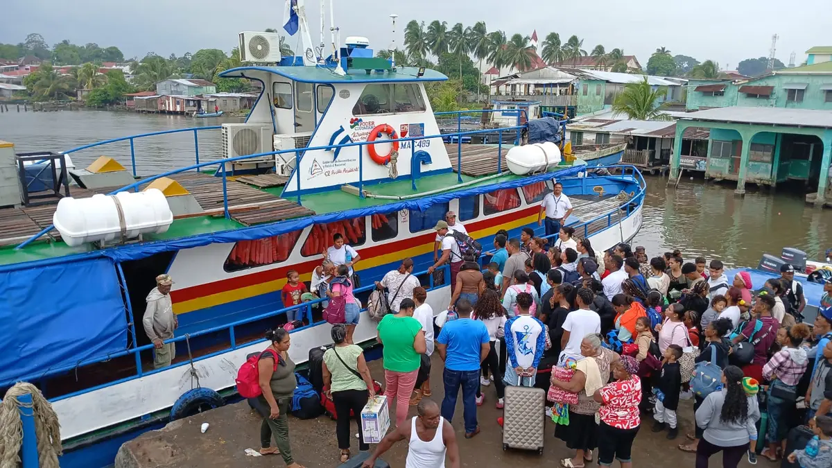 Centenares embarcan desde Bluefields para disfrutar Semana Santa en el Caribe