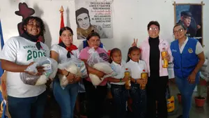 Ministerio de la Familia entrega paquetes alimenticios a familias con partos múltiples