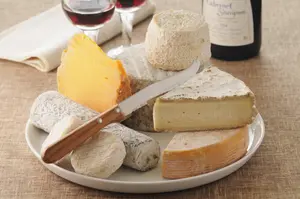 ¿Es malo comer queso antes de dormir? Esto dice la ciencia