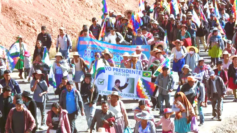 Seguidores de Evo inician marcha rumbo a La Paz