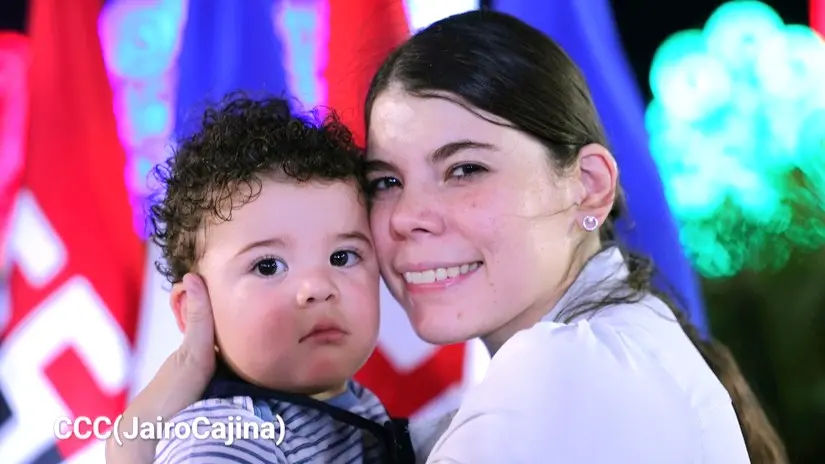 Camila, madre nicaragüense que inspira con amor y arte