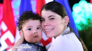 Camila, madre nicaragüense que inspira con amor y arte