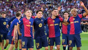 Barcelona remonta al Real Madrid y queda a un paso del título