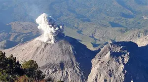 Volcán Santiaguito bajo vigilancia por riesgo de flujos piroclásticos