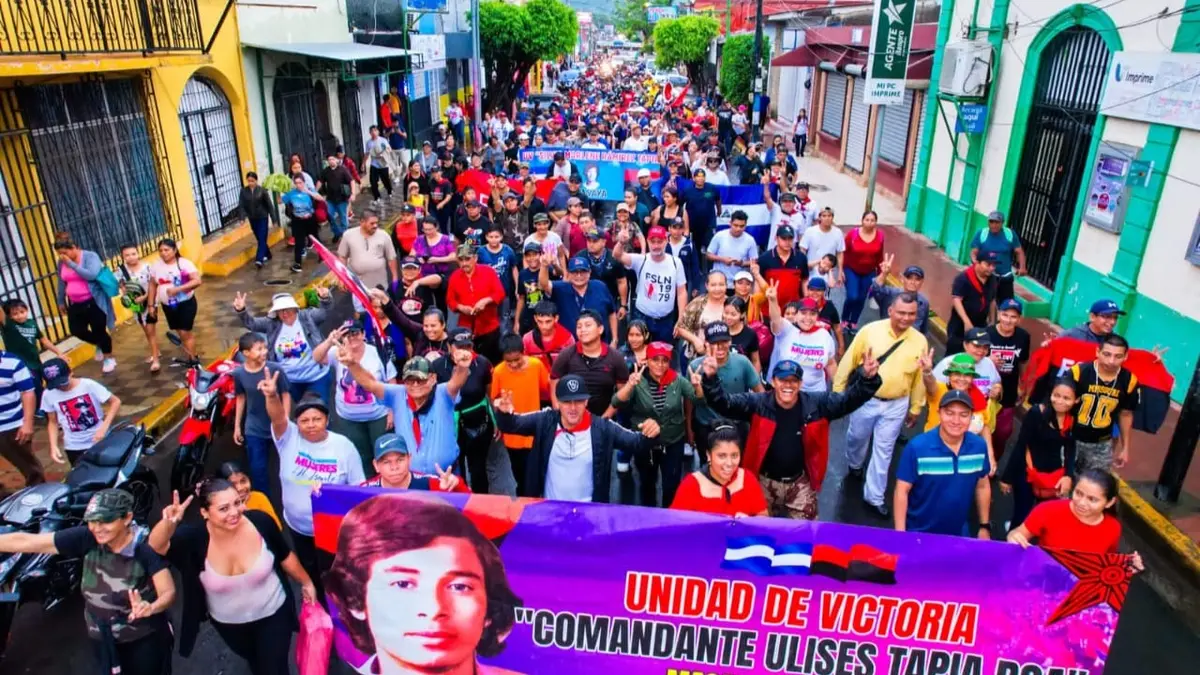 Mar rojinegro recorrió las principales calles de Masaya en honor al general Sandino