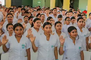 Universidad Ricardo Morales Avilés celebra ceremonia de imposición de cofia y broche