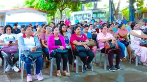 Carazo reconoce a mujeres del sistema educativo