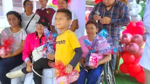 Celebran a madres del programa Todos con Vos con regalos y alegría