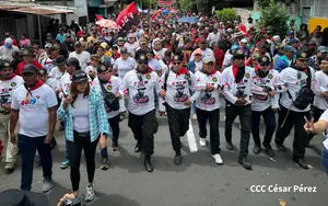 Miles caminan en homenaje al Comandante Carlos y su legado revolucionario