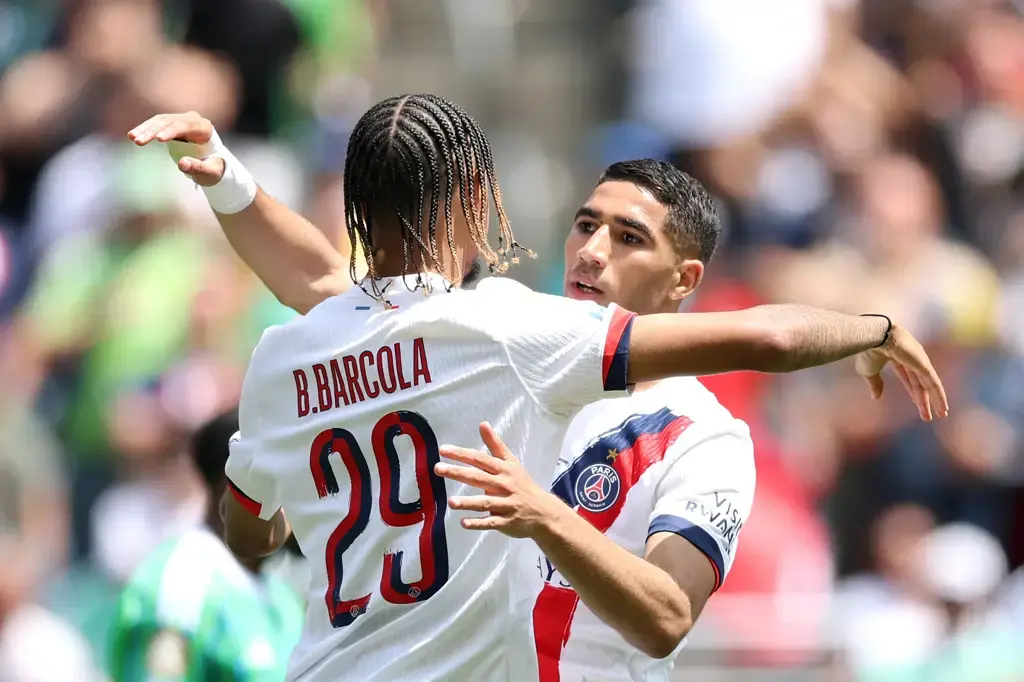 Con oficio y talento, el PSG firma su boleto a octavos