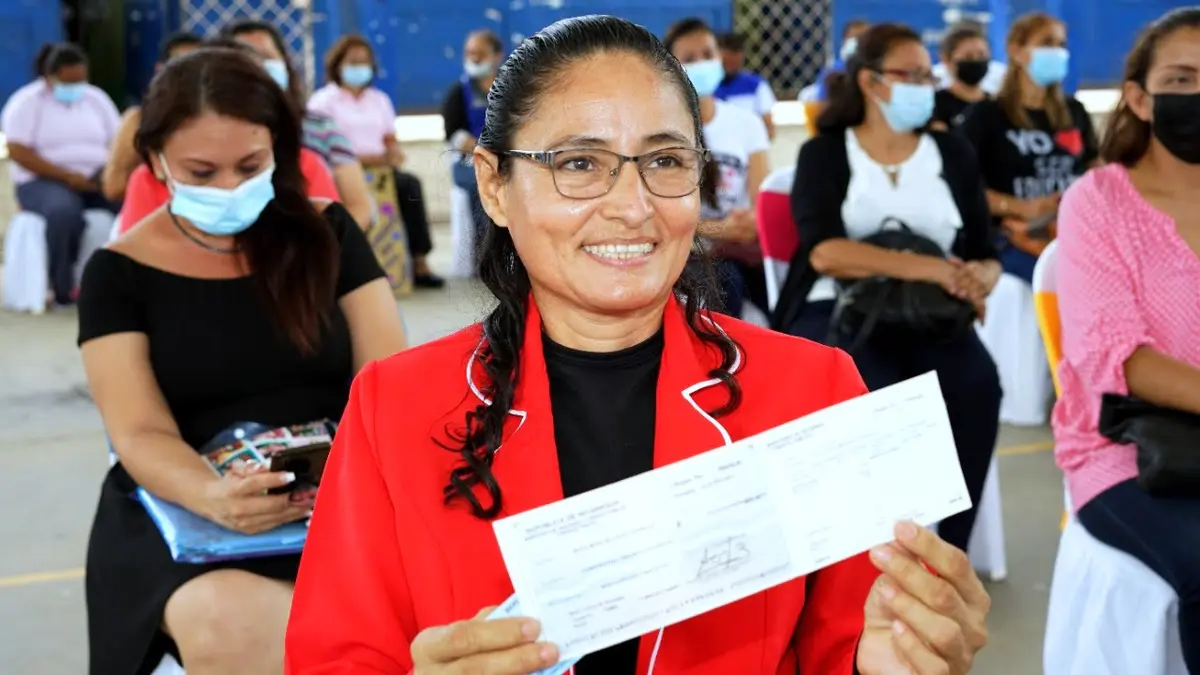 Copresidenta anuncia la entrega de bono presidencial a maestros y maestras