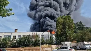 Fuego arrasa campus de la Universidad de Tuscia en Italia