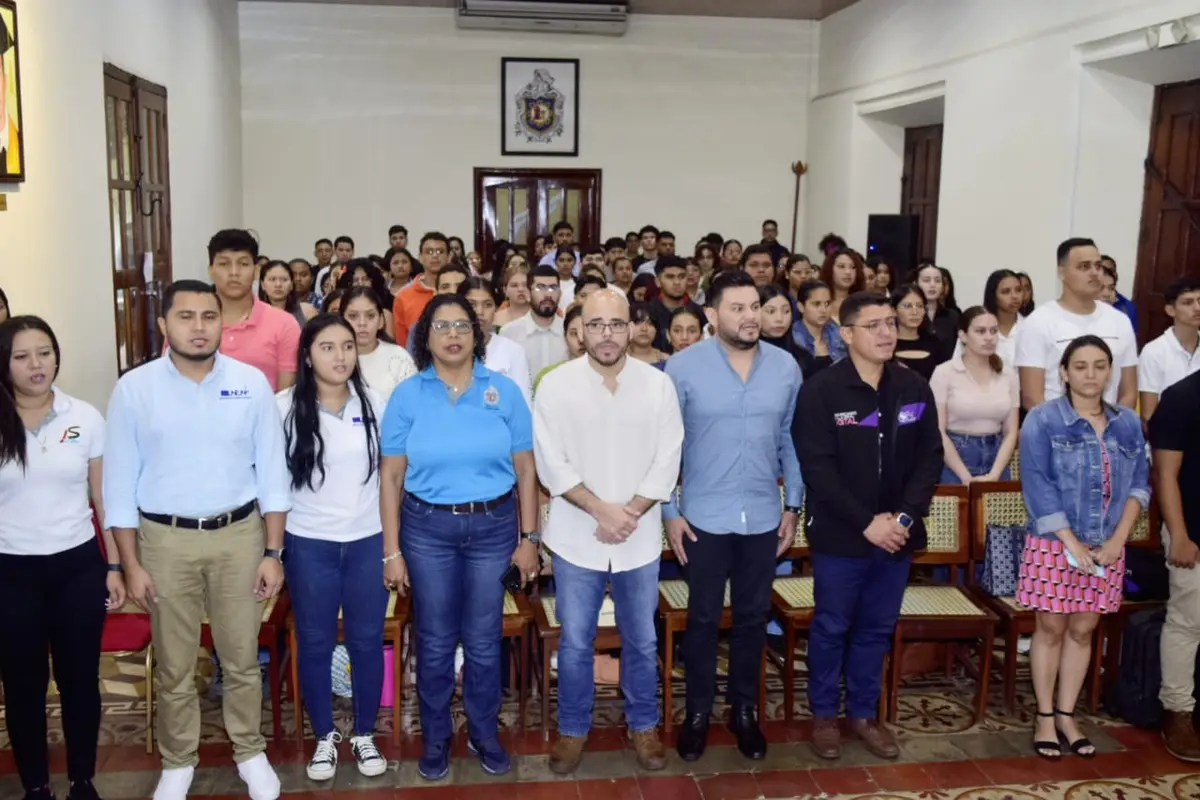 Universitarios se capacitan en edición de videos desde dispositivos móviles