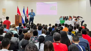 Abraham Istillarte brinda herramientas a comunicadores de Rivas