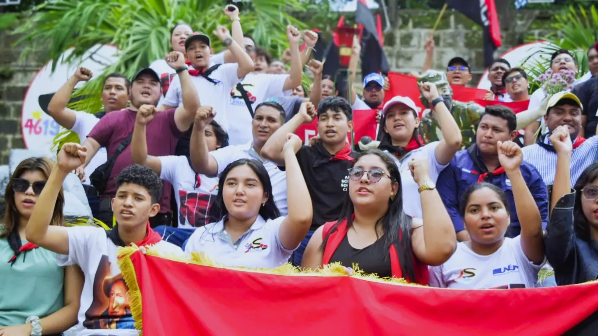 León celebra 46 años de libertad y progreso