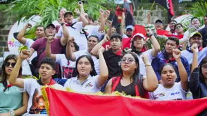 León celebra 46 años de libertad y progreso