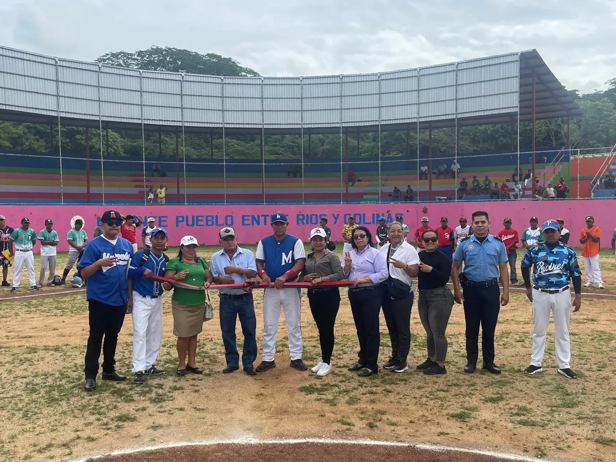 Mozonte impulsa el deporte con mejoras al Estadio Municipal de Béisbol