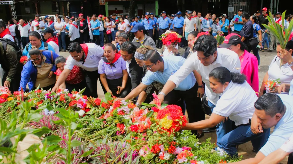 Ofrenda floral en Masaya honra legado del Comandante Carlos Fonseca