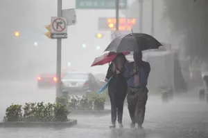Prevén fuertes lluvias en Guatemala por onda del este y posible ciclón