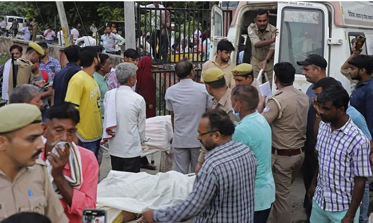Tragedia en India culmina con 11 personas muertas por estampida en un estado