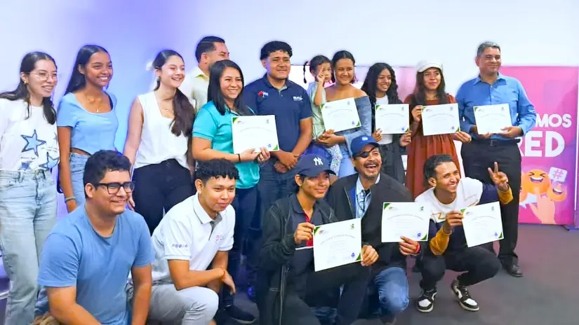 Jóvenes de Managua reciben certificados de creación de contenidos