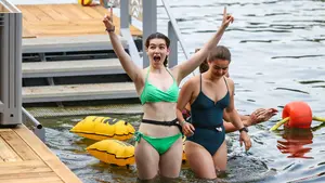 París abre tres espacios para el baño en el río Sena este verano