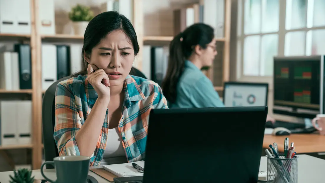 Nueva clínica en China atiende a quienes no soportan su empleo