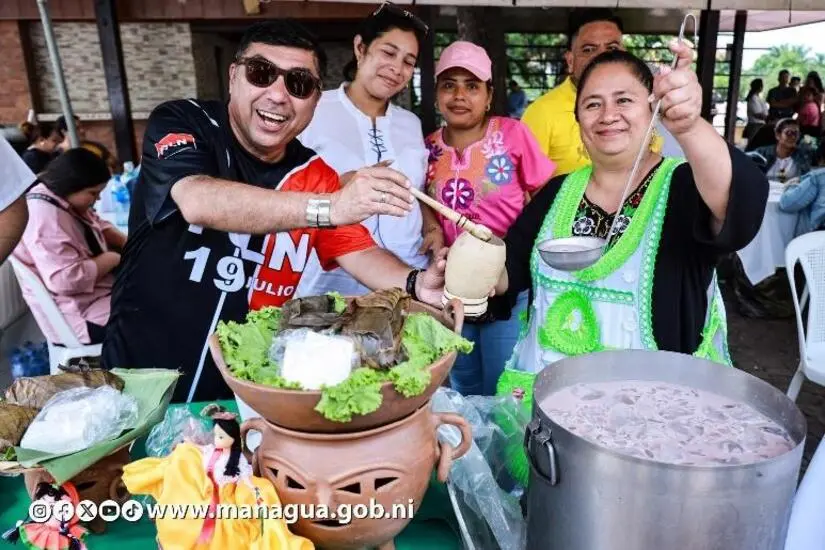 Sabores tradicionales brillan en el Festival de Quesillos y Refrescos de Managua