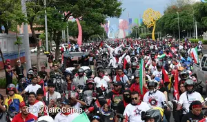 46 años de lucha y esperanza celebrados con motores y banderas rojo-negra