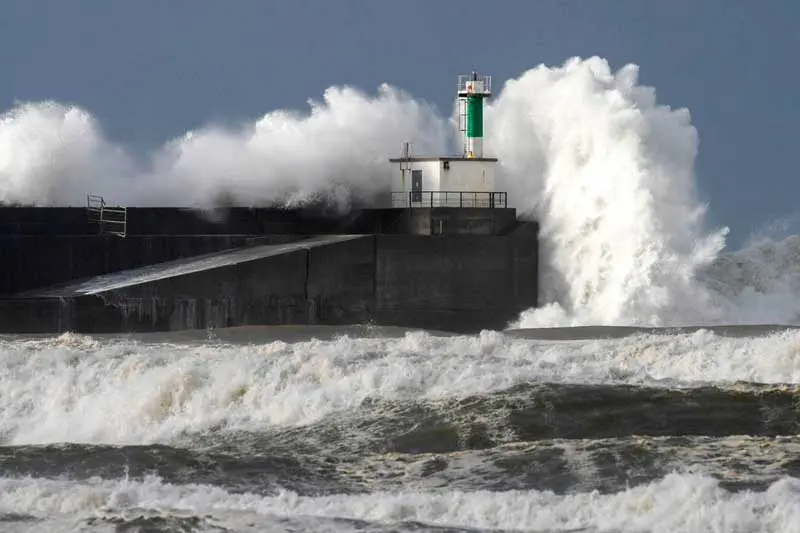 Costa Rica cierra parques por amenaza de tsunami en el Pacífico